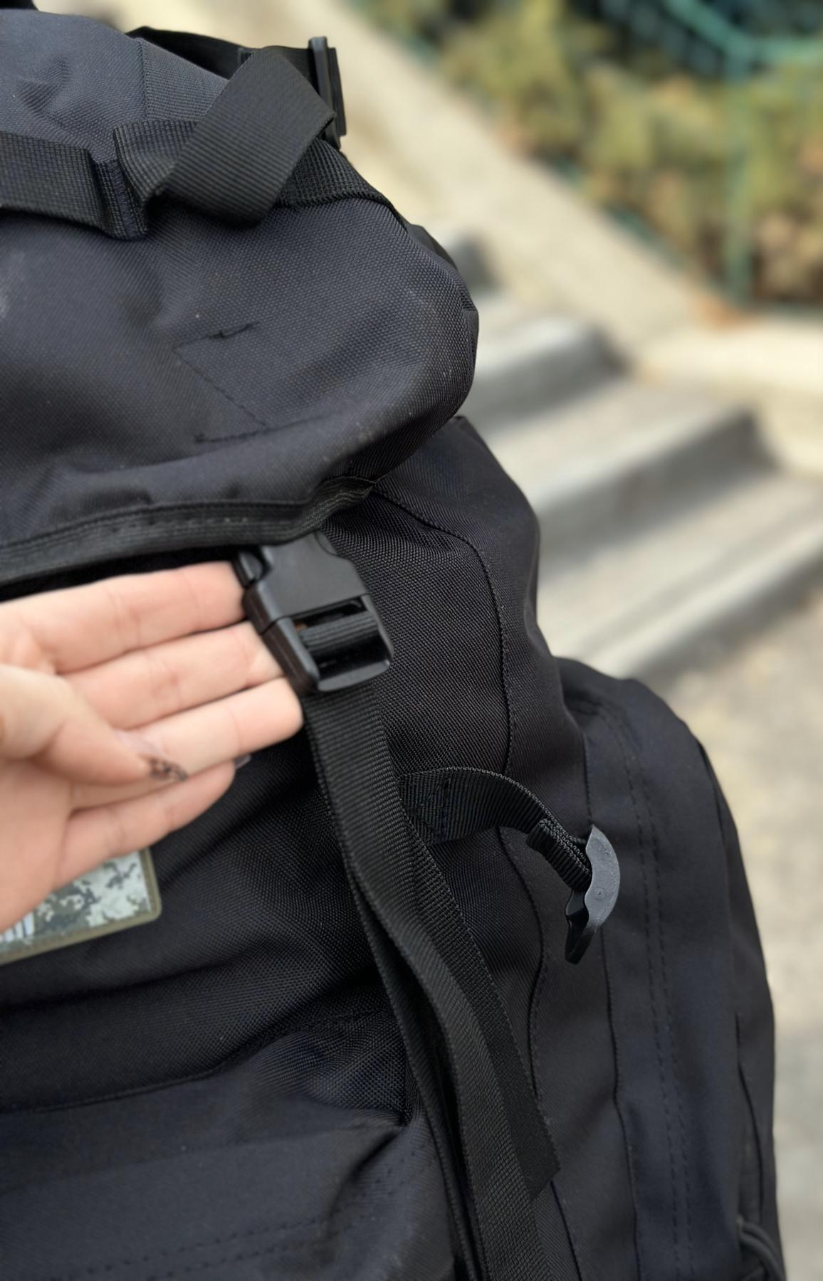 Тактичний військовий рюкзак-баул на 120л з алюмінієвим каркасом Чорний - Зображення 11